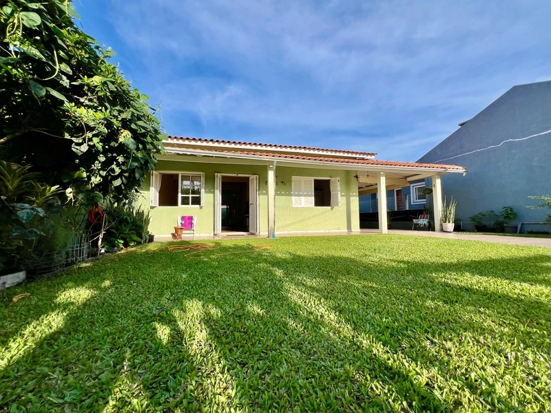 Ótima casa de 3 dormitórios, próxima ao mar e centro em Xangri-la!!