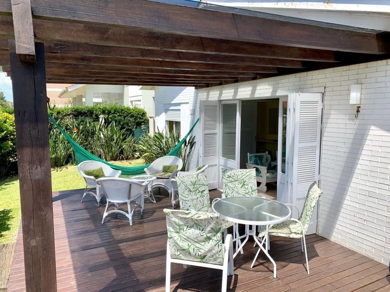 Excelente casa 4 dormitórios a uma quadra do mar em Xangri-lá: 4ª foto da galeria de imagens do imóvel