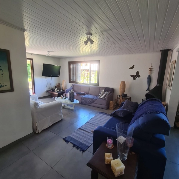 Linda casa 5 dormitórios em Atlântida: 4ª foto da galeria de imagens do imóvel