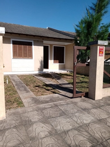 Casa geminada com 2 dormitórios em Atlântida Sul!!: 1ª foto da galeria de imagens do imóvel