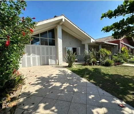 Linda casa 3 dormitórios em Noiva do Mar