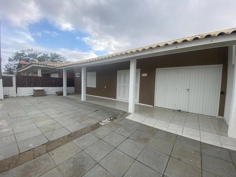 Ótima casa a beira mar em Atlântida Sul!!