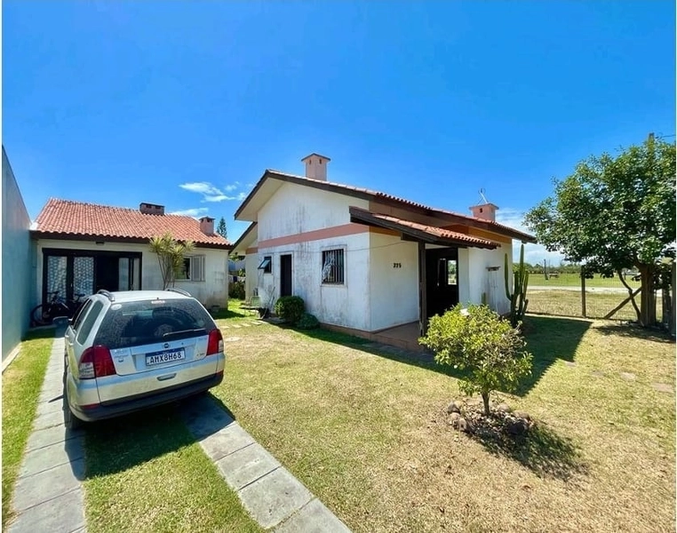 Linda casa 2 dormitórios na praia de Maristela em Xangri-lá: 1ª foto da galeria de imagens do imóvel