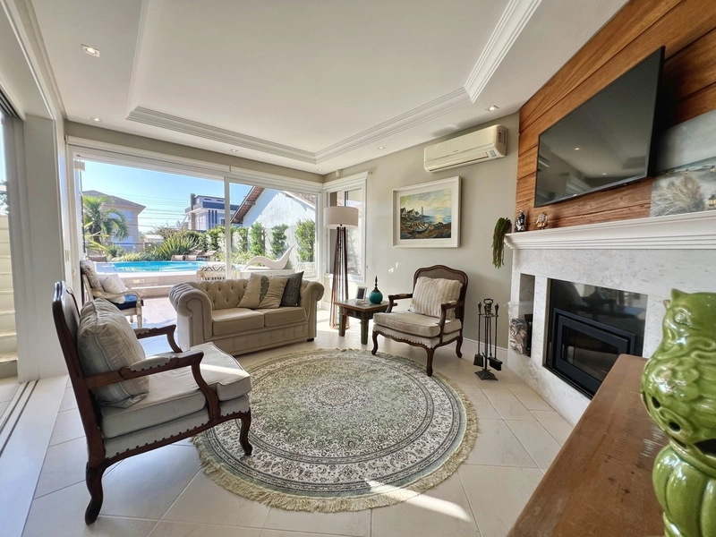 Linda casa 5 dormitórios com piscina em Atlântida: 14ª foto da galeria de imagens do imóvel
