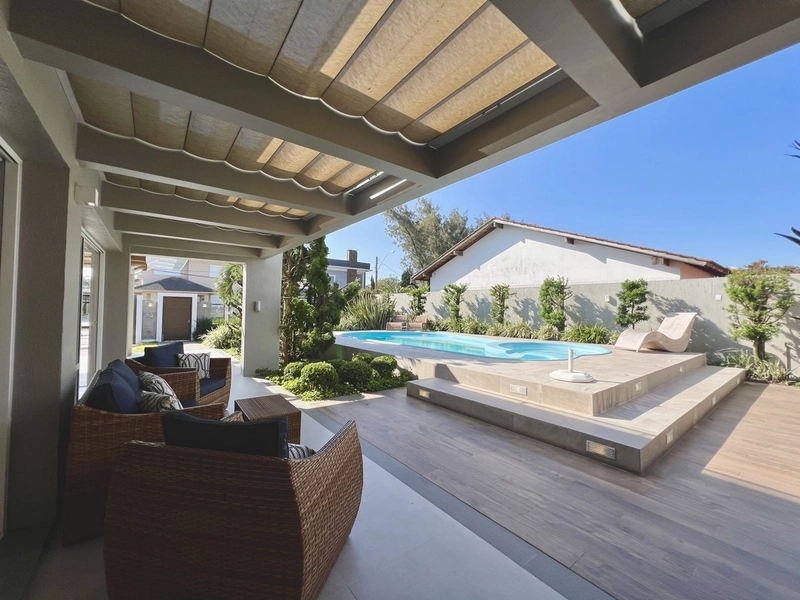 Linda casa 5 dormitórios com piscina em Atlântida: 5ª foto da galeria de imagens do imóvel