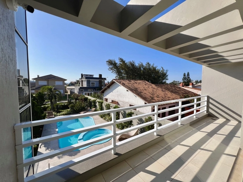 Linda casa 5 dormitórios com piscina em Atlântida: 18ª foto da galeria de imagens do imóvel