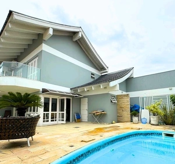 Linda casa 4 dormitórios em Rainha do Mar