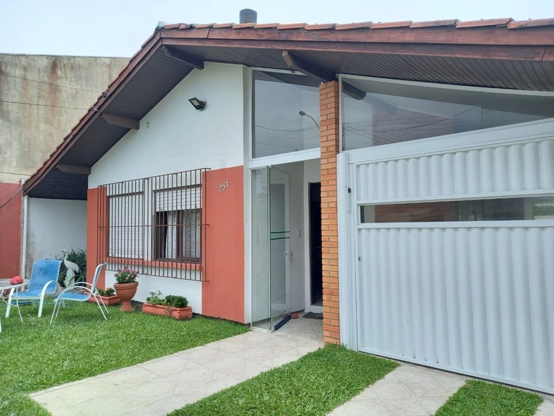 Ótima casa próximo ao mar e centro na praia de Atlântida Sul!