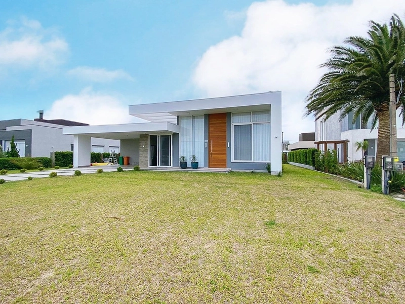 Linda casa térrea 4 suítes na Lagoa do Passo