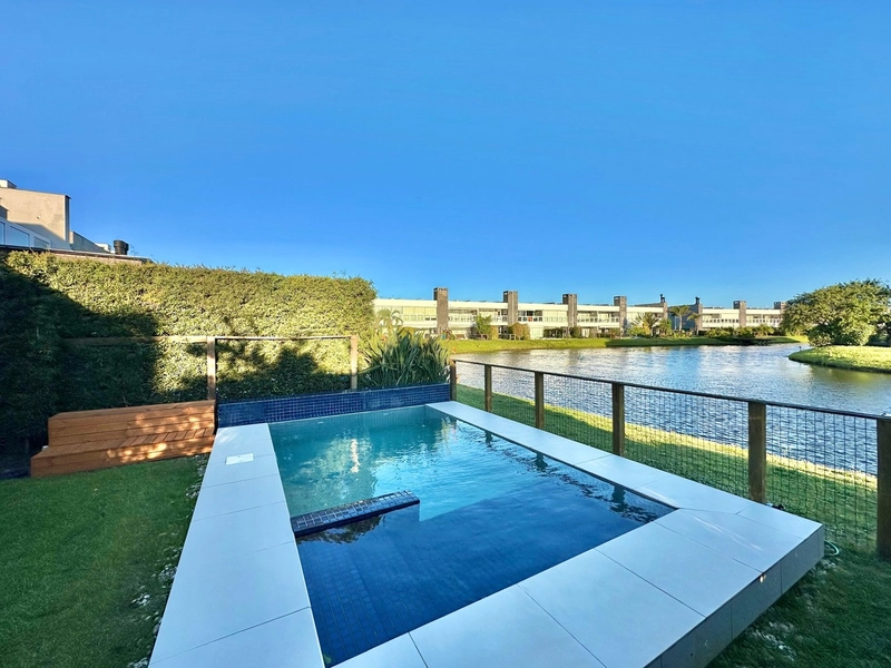 CONDOMÍNIO ROSSI – CASA BEIRA LAGO: 6ª foto da galeria de imagens do imóvel