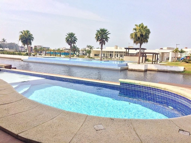 Casa à venda beira lago no Condomínio Malibu!: 32ª foto da galeria de imagens do imóvel