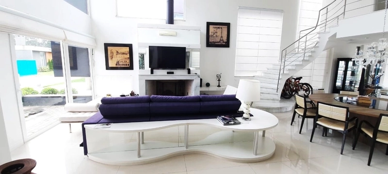 Casa à venda beira lago no Condomínio Malibu!: 4ª foto da galeria de imagens do imóvel