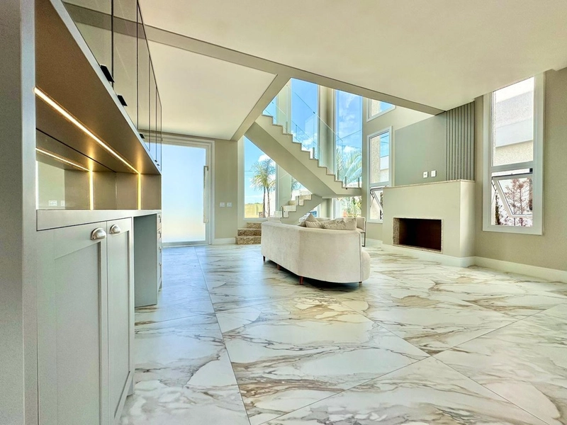 SOBRADO NEOCLÁSSICO, BEIRA LAGO • VISTA DESLUMBRANTE • PERTO DO MAR: 4ª foto da galeria de imagens do imóvel