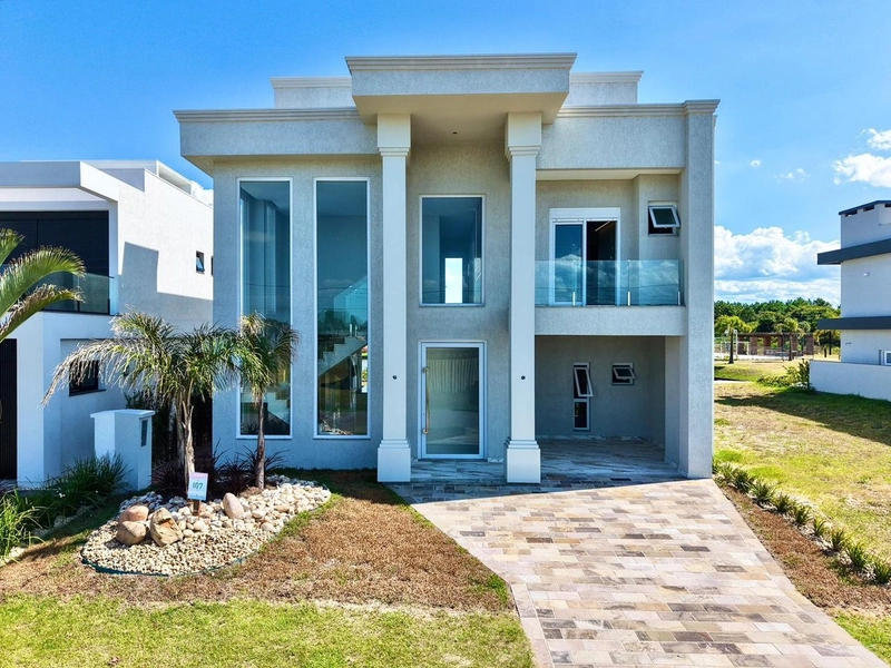 SOBRADO NEOCLÁSSICO, BEIRA LAGO • VISTA DESLUMBRANTE • PERTO DO MAR