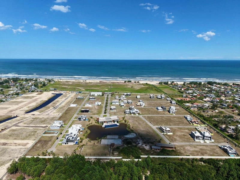 SOBRADO NEOCLÁSSICO, BEIRA LAGO • VISTA DESLUMBRANTE • PERTO DO MAR: 3ª foto da galeria de imagens do imóvel