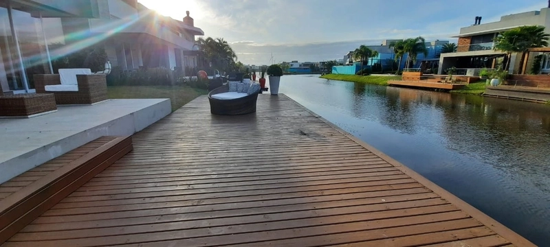 Sobrado beira lago no condomínio Malibu: 17ª foto da galeria de imagens do imóvel