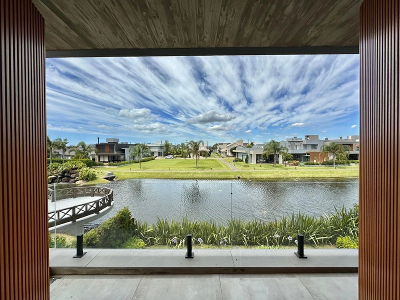 Magnífica casa beira lago à venda no condomínio Sea Coast: 40ª foto da galeria de imagens do imóvel