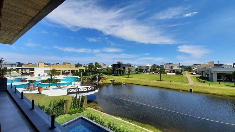 Magnífica casa beira lago à venda no condomínio Sea Coast: 43ª foto da galeria de imagens do imóvel