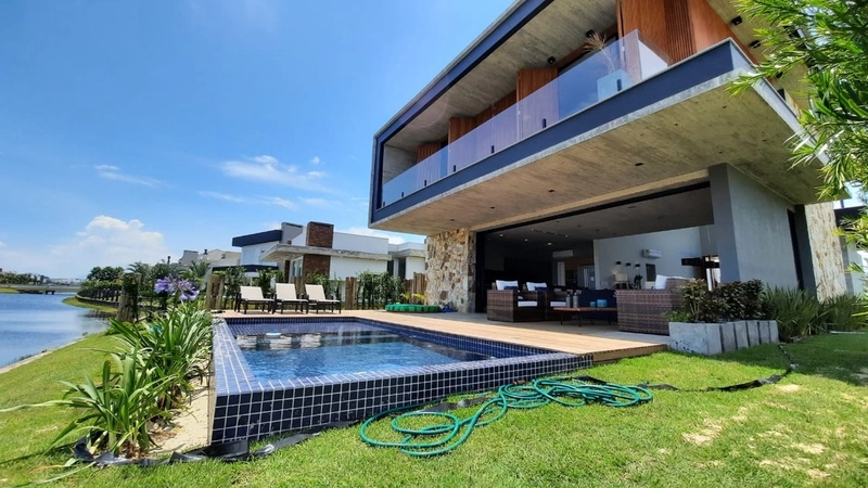 Magnífica casa beira lago à venda no condomínio Sea Coast: 11ª foto da galeria de imagens do imóvel