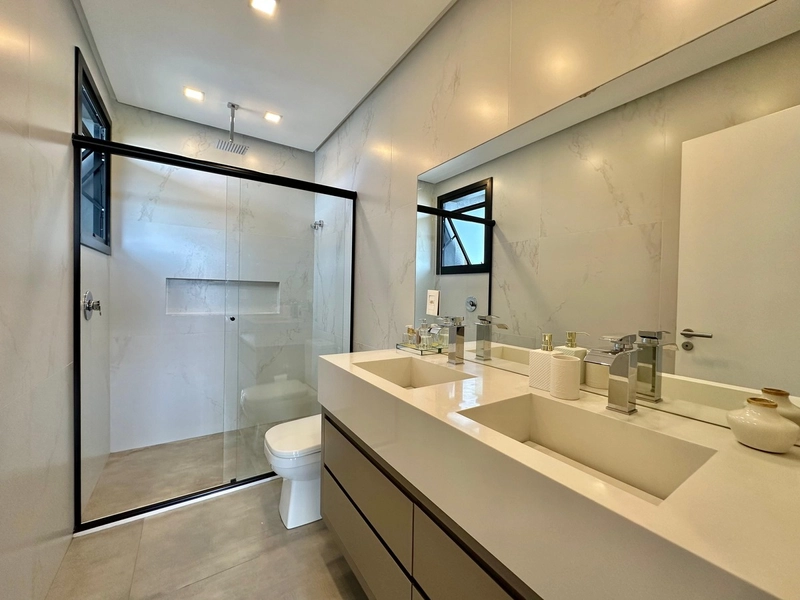 Magnífica casa beira lago à venda no condomínio Sea Coast: 45ª foto da galeria de imagens do imóvel