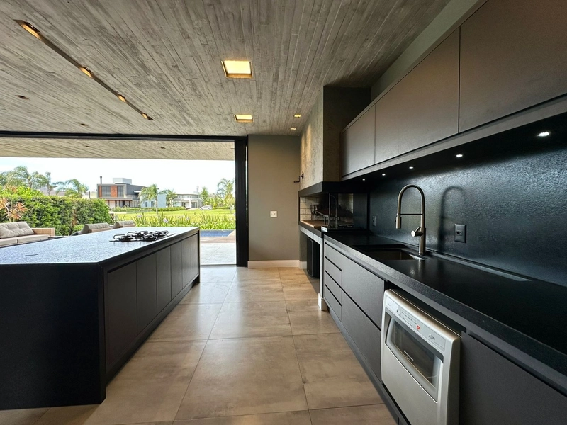 Magnífica casa beira lago à venda no condomínio Sea Coast: 23ª foto da galeria de imagens do imóvel