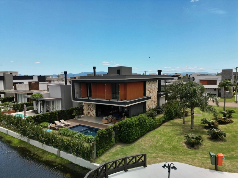 Magnífica casa beira lago à venda no condomínio Sea Coast: 27ª foto da galeria de imagens do imóvel