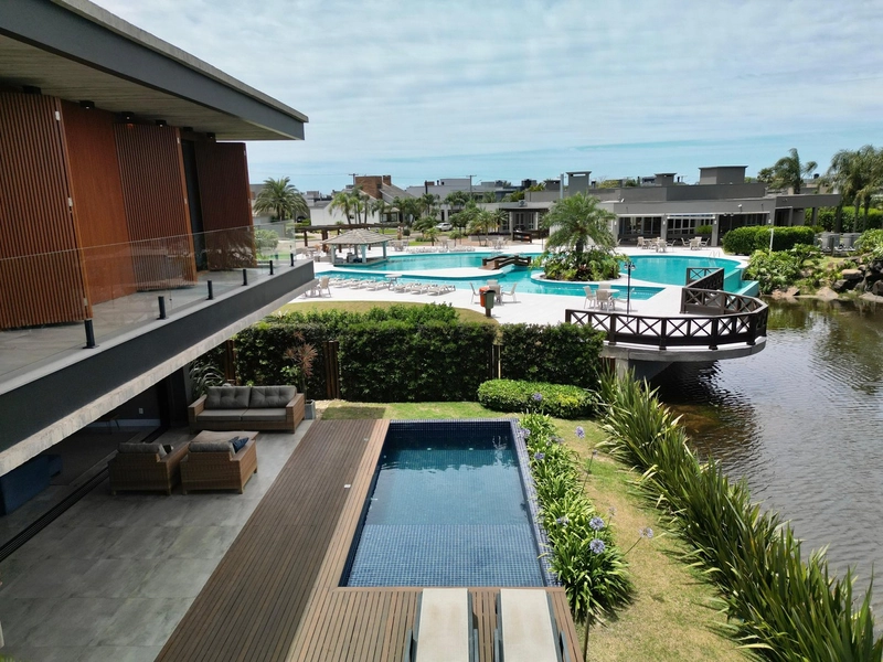 Magnífica casa beira lago à venda no condomínio Sea Coast: 25ª foto da galeria de imagens do imóvel