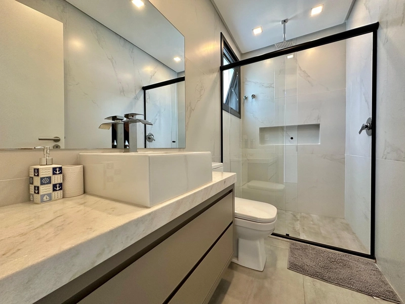 Magnífica casa beira lago à venda no condomínio Sea Coast: 50ª foto da galeria de imagens do imóvel