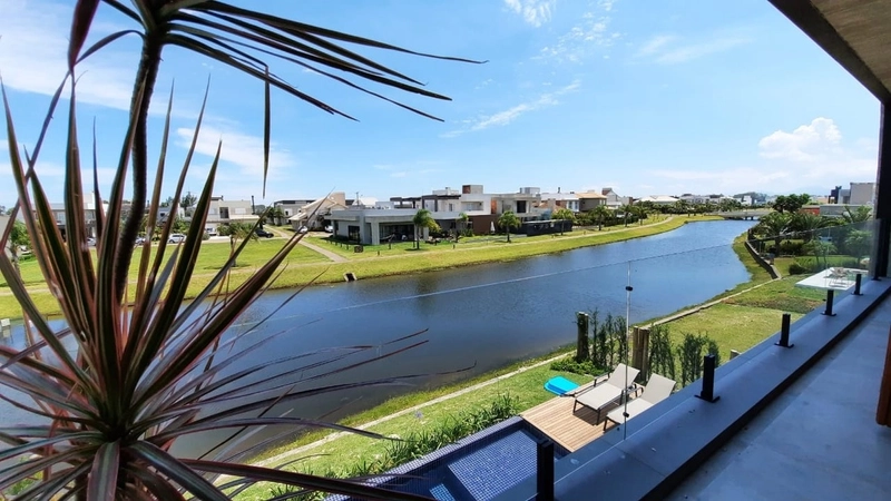 Magnífica casa beira lago à venda no condomínio Sea Coast: 50ª foto da galeria de imagens do imóvel