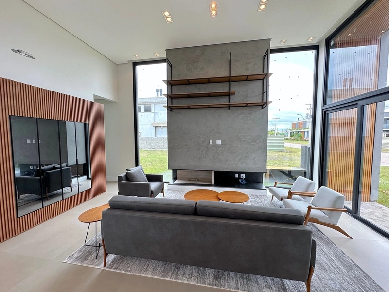 Linda casa no à venda no condomínio Sense: 2ª foto da galeria de imagens do imóvel
