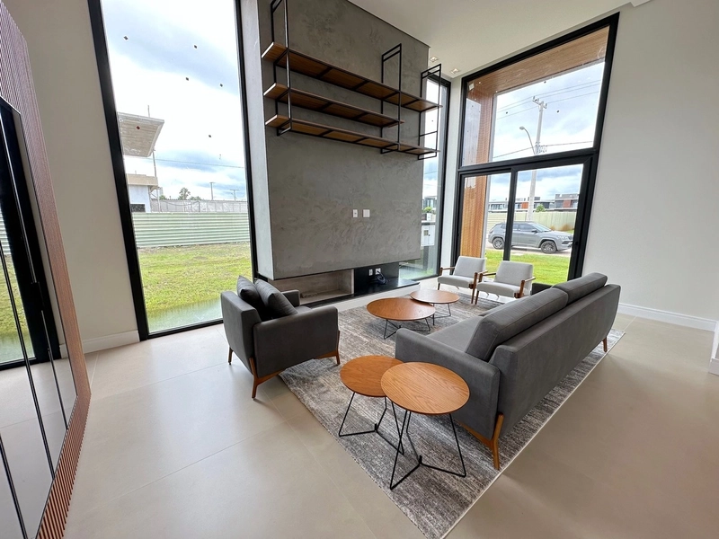 Linda casa no à venda no condomínio Sense: 3ª foto da galeria de imagens do imóvel