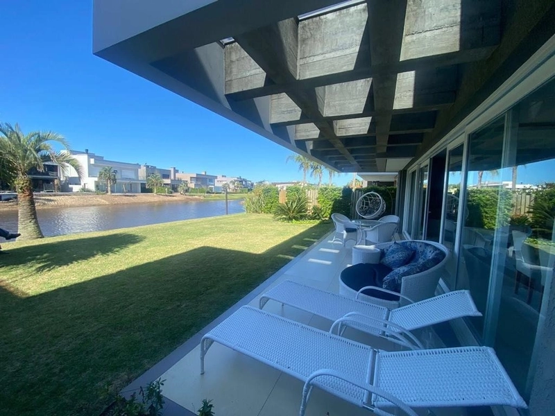 Lindo sobrado beira lago em condomínio em Atlântida!!: 13ª foto da galeria de imagens do imóvel