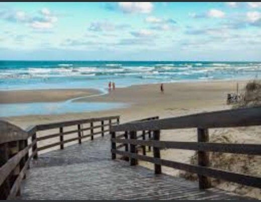 Excelente sobrado no condomínio La Plage: 1ª foto da galeria de imagens do imóvel