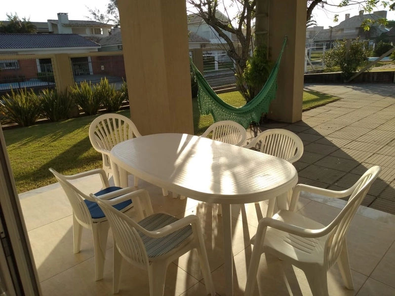 Casa fora de condomínio no coração de Atlântida!: 3ª foto da galeria de imagens do imóvel