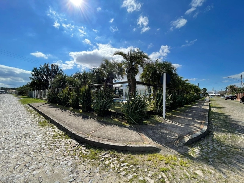 Excelente casa em Atlântida: 2ª foto da galeria de imagens do imóvel