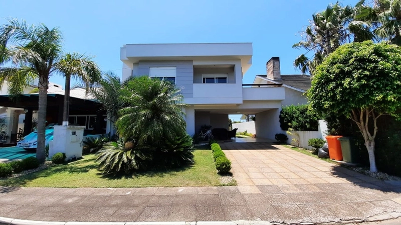 Sobrado 4 dormitórios no condomínio Condado de Capão