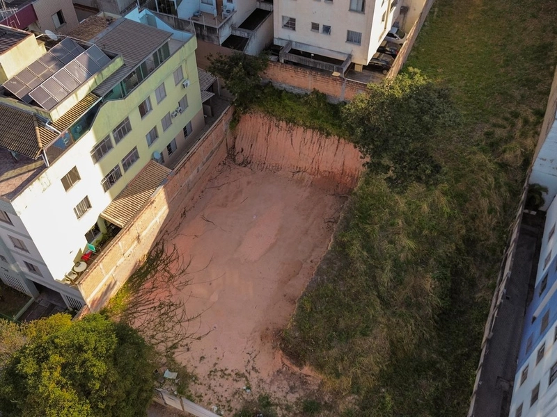 LOTE PLANO l BAIRRO CASTELO- R$ 990.000,00: 4ª foto da galeria de imagens do imóvel