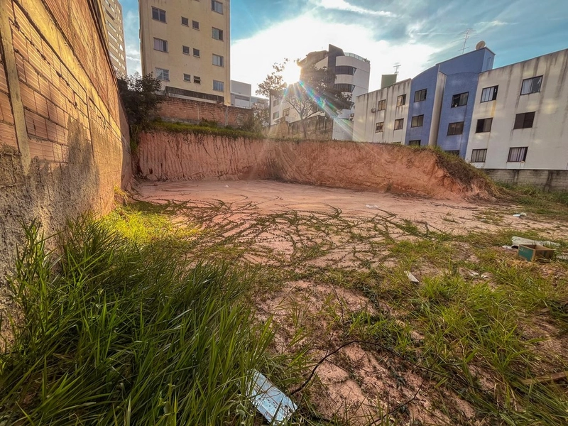 LOTE PLANO l BAIRRO CASTELO- R$ 990.000,00: 3ª foto da galeria de imagens do imóvel