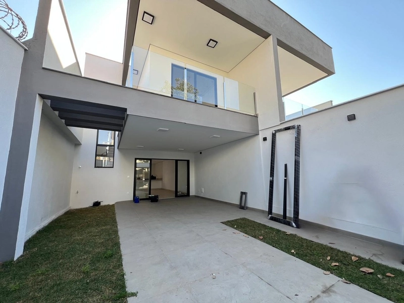 CASA GEMINADA | 3 QUARTOS | 03 BANHEIROS| 01 SUITE | 2 VAGAS BAIRRO: 1ª foto da galeria de imagens do imóvel