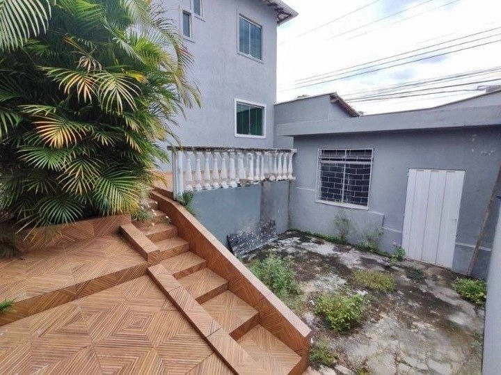 CASA DUPLEX | 3 QUARTOS | SUÍTE | 6 VAGAS | BAIRRO ALÍPIO DE MELO: 5ª foto da galeria de imagens do imóvel