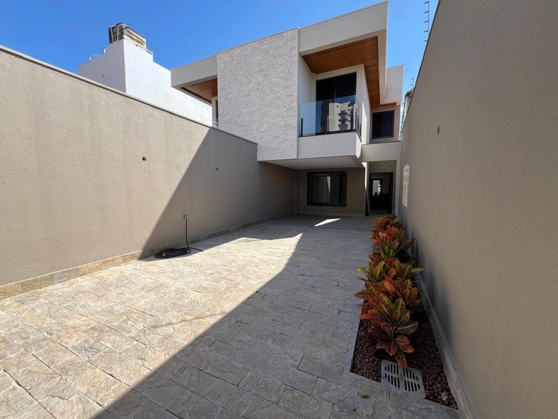 CASA GEMINADA | 4 QUARTOS |01 SUITE | 03 BANHEIROS | 3 VAGAS BAIRRO: 3ª foto da galeria de imagens do imóvel