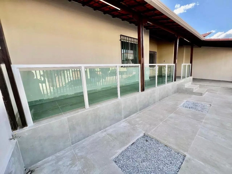 CASA LINEAR | 3 QUARTOS | 02 BANHEIROS | 1 SUITE | 02 VAGAS: 3ª foto da galeria de imagens do imóvel