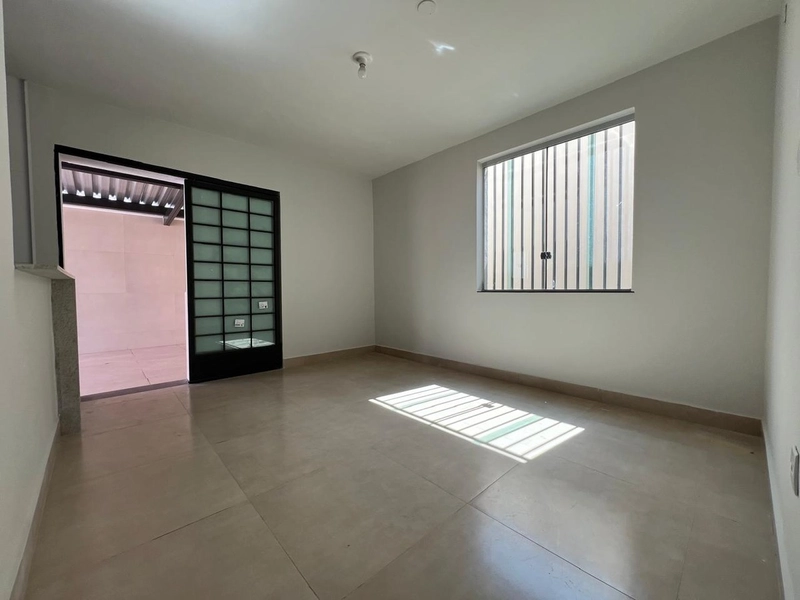 CASA LINEAR | 3 QUARTOS | 02 BANHEIROS | 1 SUITE | 02 VAGAS: 3ª foto da galeria de imagens do imóvel