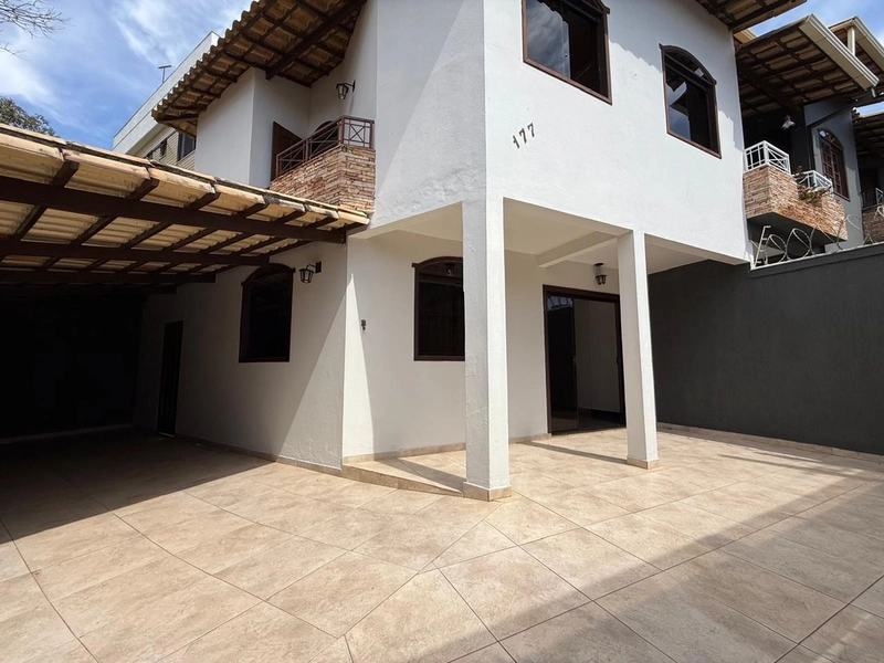 CASA GEMINADA DE ESQUINA | DUPLEX | SANTA AMÉLIA