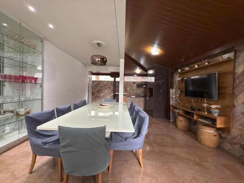 EXCELENTE CASA DUPLEX EM CONDOMÍNIO FECHADO: 2ª foto da galeria de imagens do imóvel