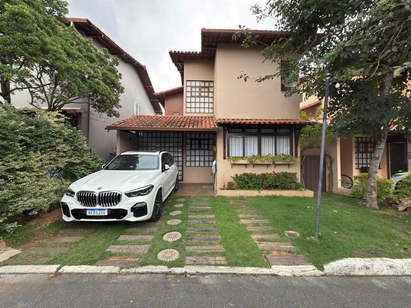 EXCELENTE CASA DUPLEX EM CONDOMÍNIO FECHADO