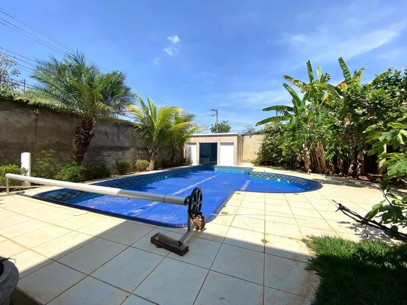 CASA | 4 QUARTOS | 01 SUITE| 03 BANHEIROS| 8 VAGAS