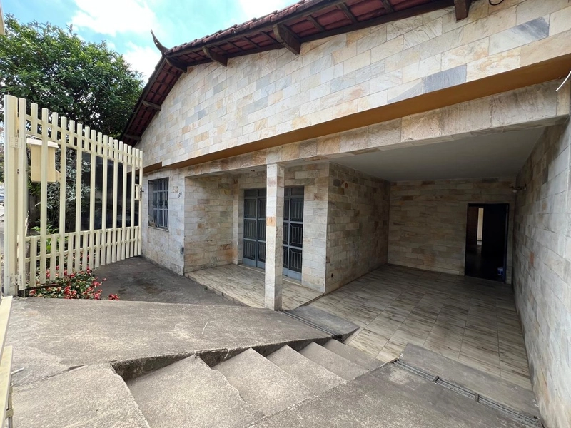 CASA | 3 QUARTOS | 01 SUITE| 02 BANHEIROS | 01 VAGA