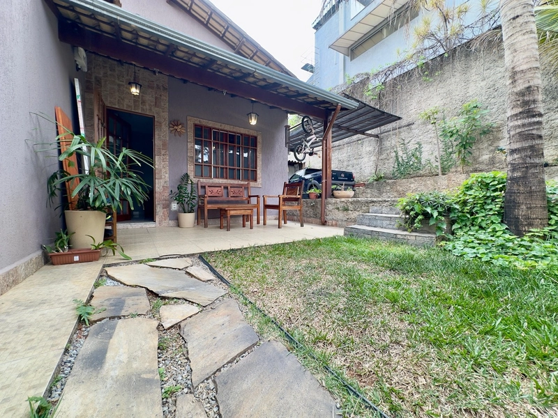 CASA LINEAR | 3 QUARTOS | 01 SUITE | 02 BANHEIROS | 03 VAGAS