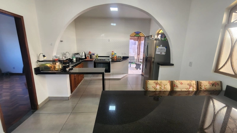 CASA LINEAR | 3 QUARTOS | SUÍTE | 3 VAGAS | JARDIM PÉROLA: 7ª foto da galeria de imagens do imóvel